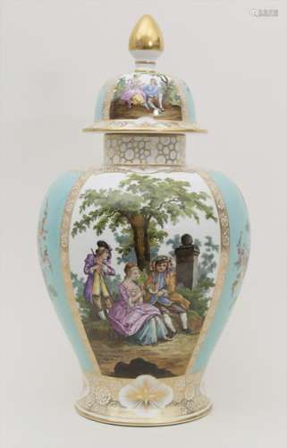 Große Deckelvase mit Vierfelderdekor / A vase with 4
