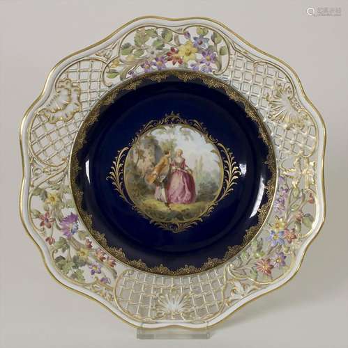 Durchbruchteller mit Galanter Szene / A plate with a