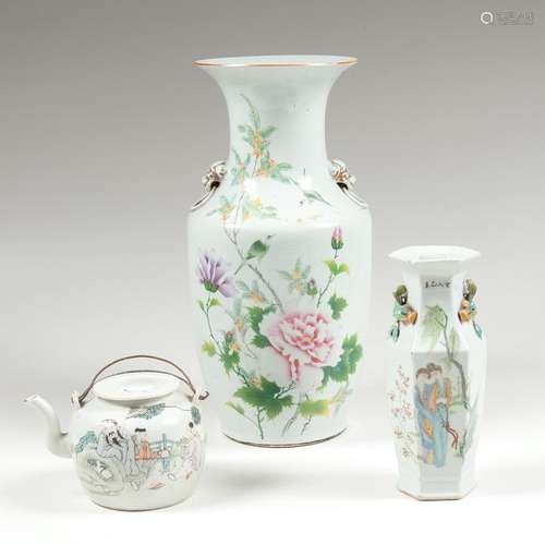 Chinese Export Vases and Teapot