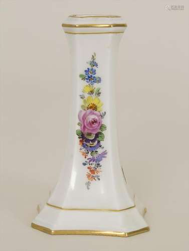 Kleine Vase mit Blumenbouquets / A small vase with