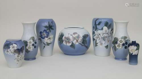 7 Vasen / 7 vases, Royal Kopenhagen, 20. Jh. Material: