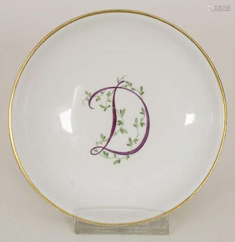 Unterschale mit Buchstabe 'D' / A saucer with letter