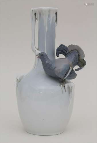 Jugendstil Vase mit Auerhahn / An Art Nouveau vase with