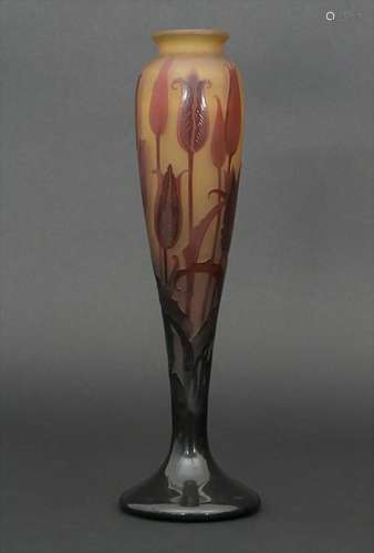 Jugendstil-Vase mit Tulpen / An Art Nouveau vase with