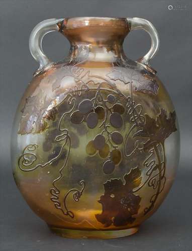 Jugendstil Vase mit zwei Henkeln / An Art Nouveau vase