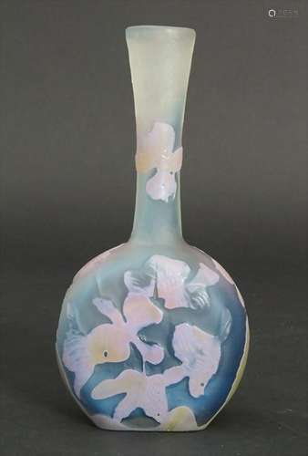 Jugendstil-Vase / An Art Nouveau cameo glass vase,