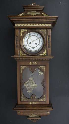 Wanduhr / A wall clock, Mann, um 1900 Gehäuse: Holz,