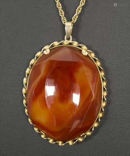 Achat-Amulett / An agate amulet Material: Gelbgold