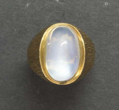 Damenring mit Mondstein / A ladies ring with moonstone