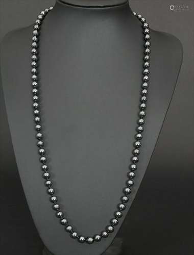 Schwarze Perlenkette / A black pearls necklace