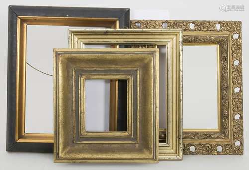 Konvolut 4 Rahmen / A set of 4 frames Material: Holz,