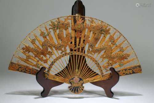 An Estate Chinese Dragon-decorating Gilt Fortune Fan