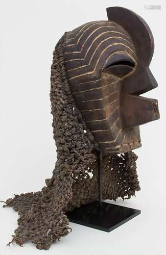 Maske / A mask, Songye, D.R. Kongo Material: Holz