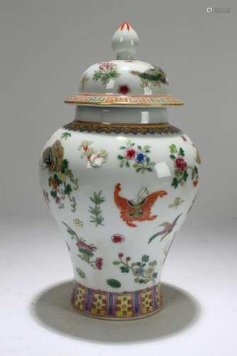 A Chinese Massive Lidded Nature-sceen Porcelain Vase