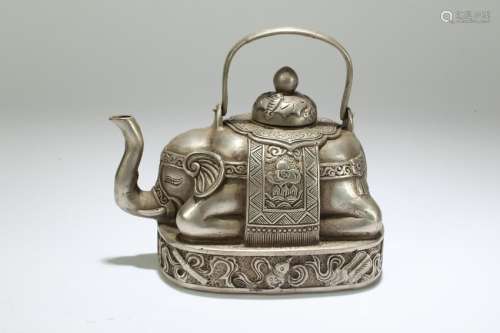 A Chinese Lidded Estate Elephant-portrait Tea Pot