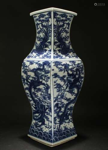An Estate Chinese Blue and White Dragon-decorating