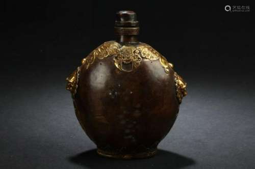 A Duo-handled Chinese Anicent-framing Snuff Bottle