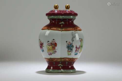 A Chinese Duo-handled Joyful-kid Lidded Porcelain Vase