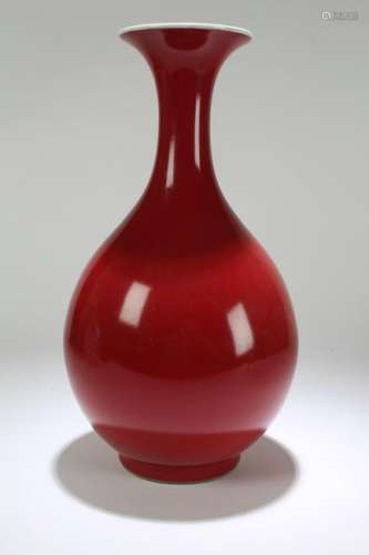 A Chinese Red-coding Fortune Porcelain Vase Display