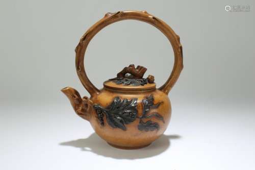 An Estate Chinese Lidded Root-fortune Tea Pot Display