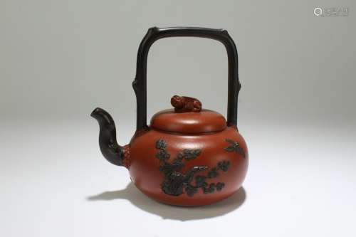 A Chinese Nature-sceen High-handled Tea Pot Display