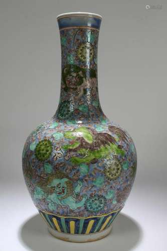 A Chinese Dragon-decorating Estate Porcelain Vase