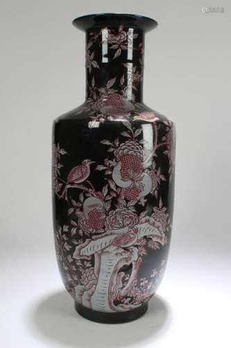 A Chinese Nature-sceen Estate Black Porcelain Vase
