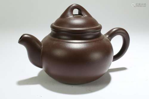 A Chinese Circular Estate Fortune Tea Pot