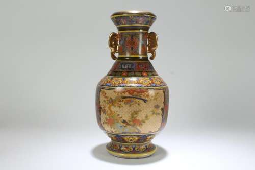 A Chinese Duo-handled Nature-sceen Porcelain Vase