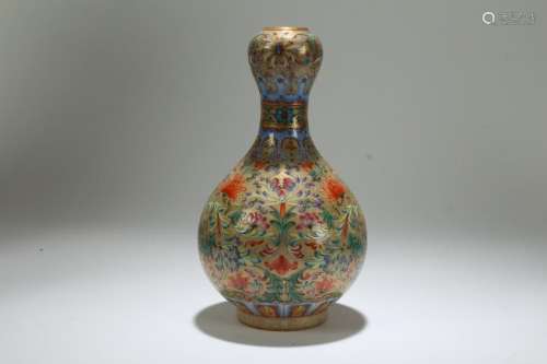 An Estate Chinese Detailed Bat-framing Porcelain Vase