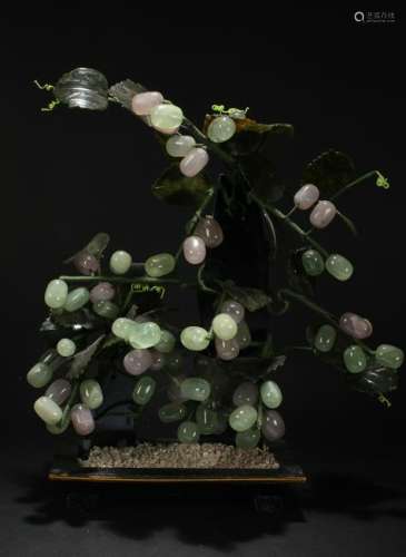 An Estate Chinese Jade-fortune Grape Display