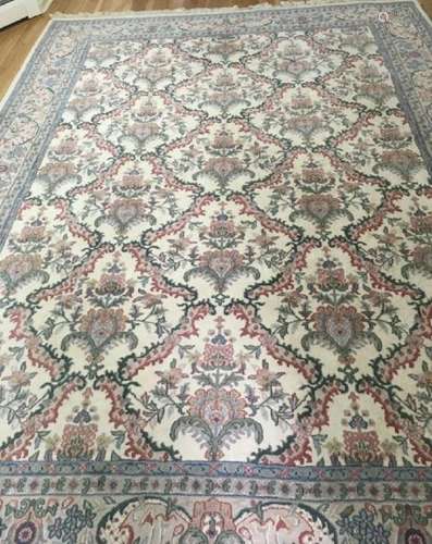 Oriental Style Medallion Motif Area Rug / Carpet