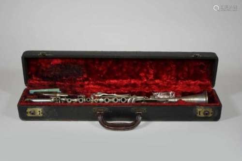 Klarinette im Koffer mit Zubehör, A. Feuillard - wohl von der New Yorker Firma The Progressive