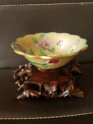 An Enameled Bowl with Copper Tire
