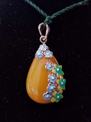 A Bluing Agate Inlaid Pendant