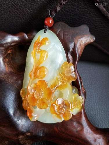 A Natural Jadeite Pendant