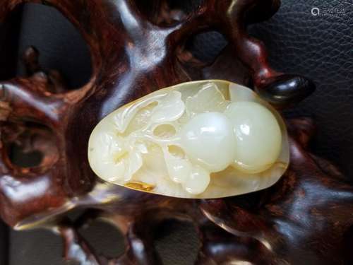 All natural Yellow white old jade pendant