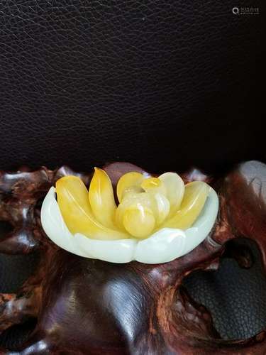 All natural Yellow white old jade pendant