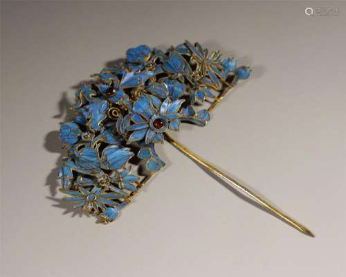 A LOVELY KINGFISHER GILT SILVER LADY'S HAIRPIN