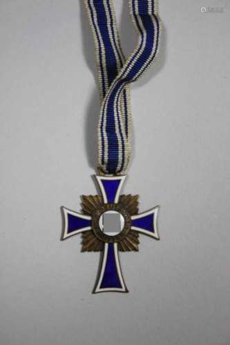 Ehrenkreuz der Deutschen Mutter / Mutterkreuz, Bronzefarben, 3. Stufe, mit Trageband.- - -27.00 %