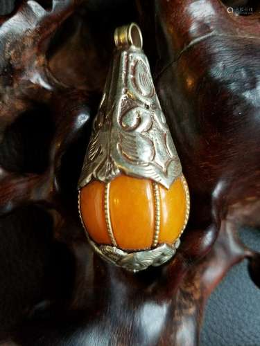 Natural Amber inlaid Tibetan silver Pendant