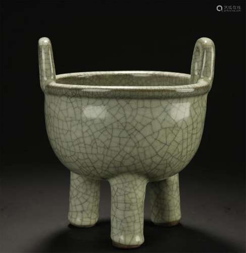 A CELADON CRACKLE GLAZED TRIPOD CENSER