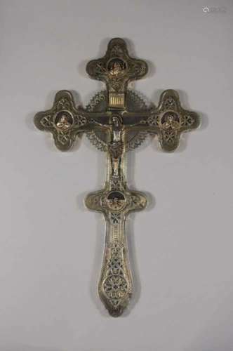 Reliquien-Kreuz, Russland, Ende 19. Jh., Silber, Ormolu-Vergoldung, graviert, mehrmals gepunzt mit