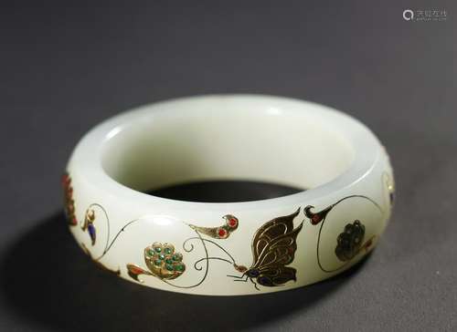 A NICE GEMS INLAID WHITE JADE BRACELET