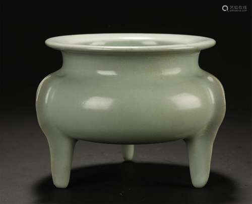 ANTIQUE CELADON GLAZED TRIPOD CENSER