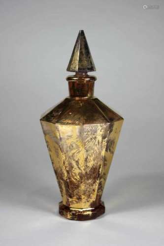 Flakon, 20. Jh., Buntglas mit goldfarbener Verzierung, polygonale Form, H. m. Stöpsel: 20,5