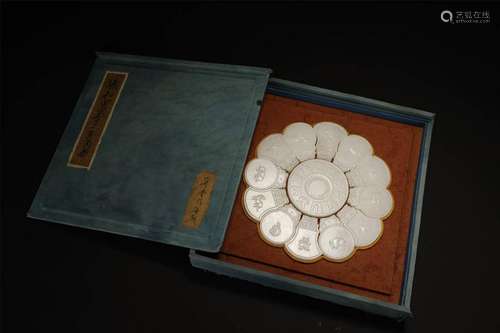 A WHITE JADE CARVED CHINESE ZODIAC SPECIMENS W/BOX