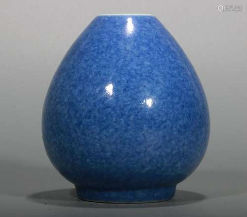 A BLUE GLAZED GROUND JAR VASE