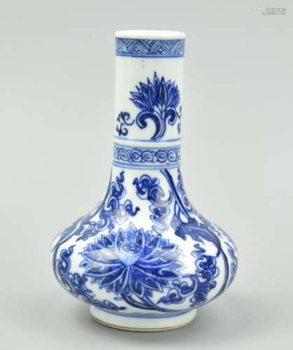 Chinese B & W Bulb Lotus Vase w/ Chenghua Mark