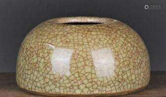 Chinese Song Dynasty Guan Type Crackle Glazed Ceramic